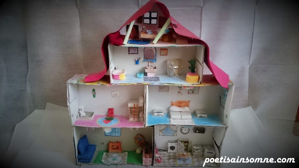 casita muñecas cartón